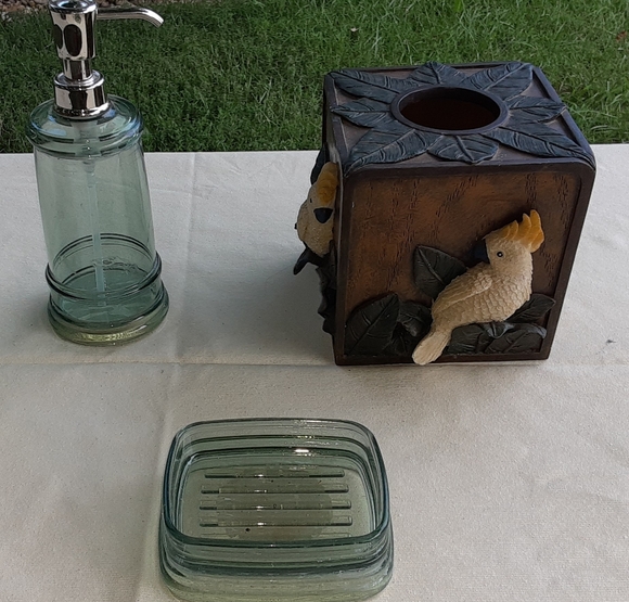 3 piece palm tree/ parrot bath set - Picture 1 of 5